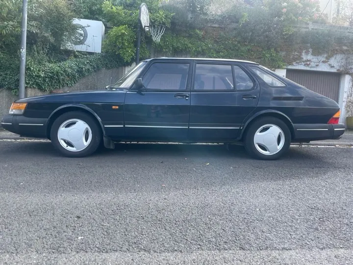 Saab 900