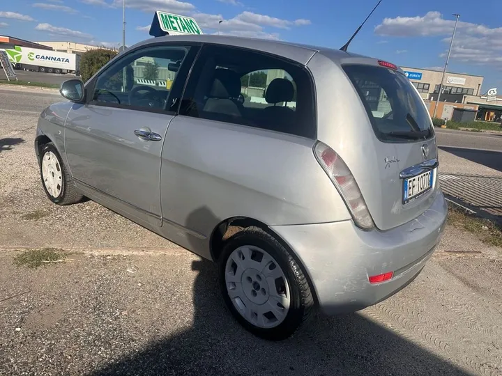 Lancia Ypsilon