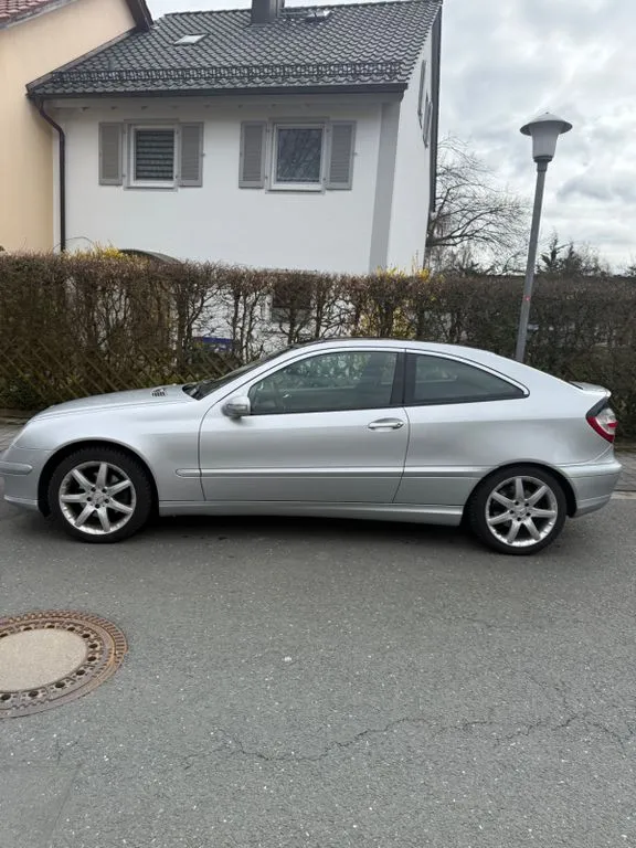 Mercedes-Benz C 230