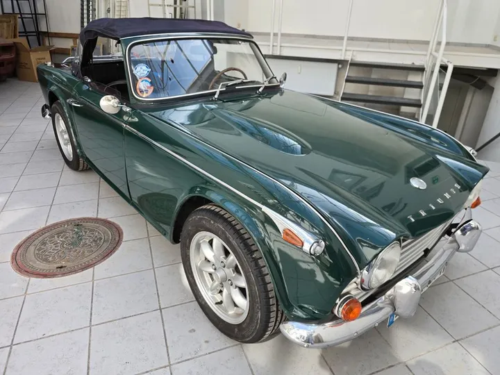 Triumph TR4