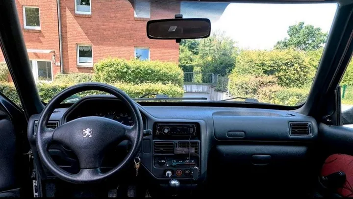 Peugeot 106