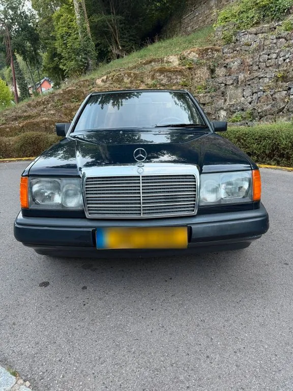 Mercedes-Benz 230