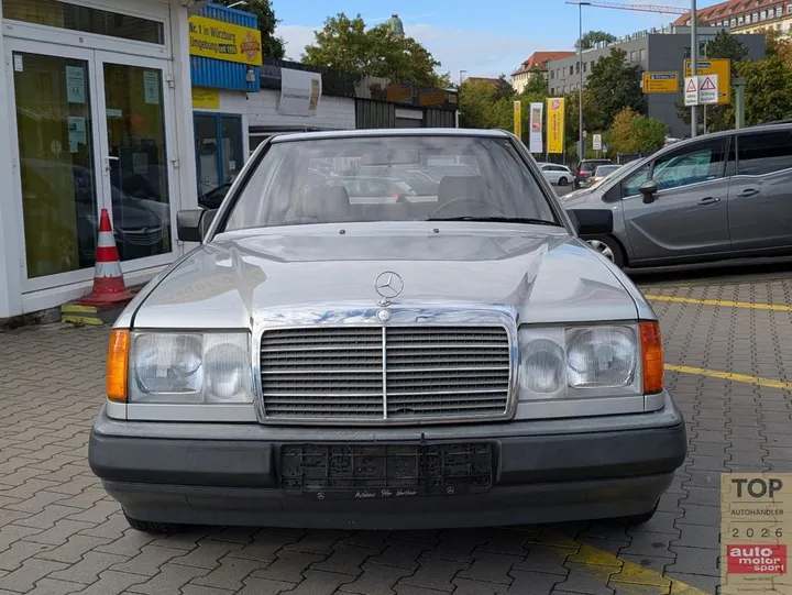 Mercedes-Benz 230