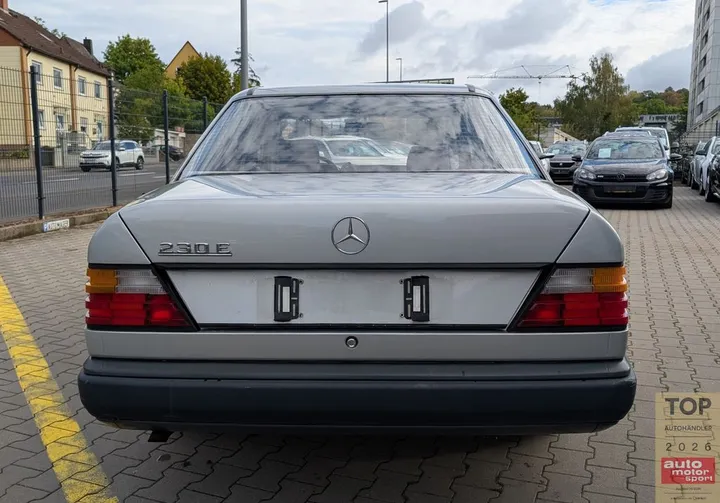 Mercedes-Benz 230