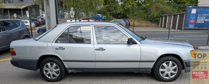 Mercedes-Benz 230
