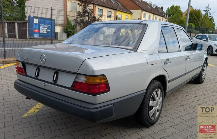 Mercedes-Benz 230