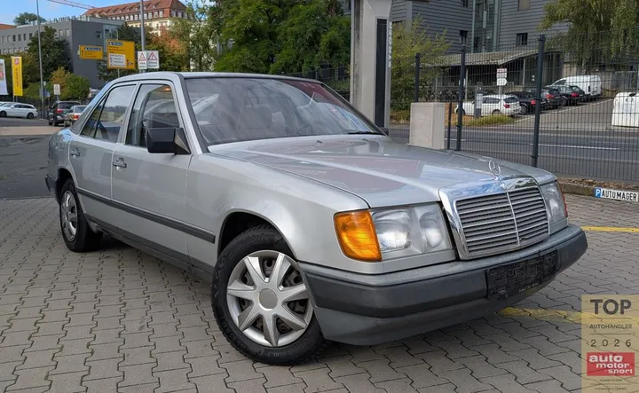 Mercedes-Benz 230