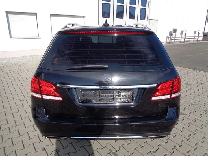 Mercedes-Benz E 200