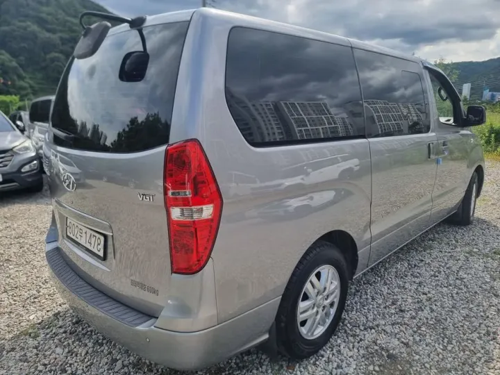 Hyundai Starex