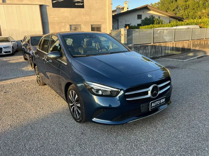 Mercedes-Benz B 180