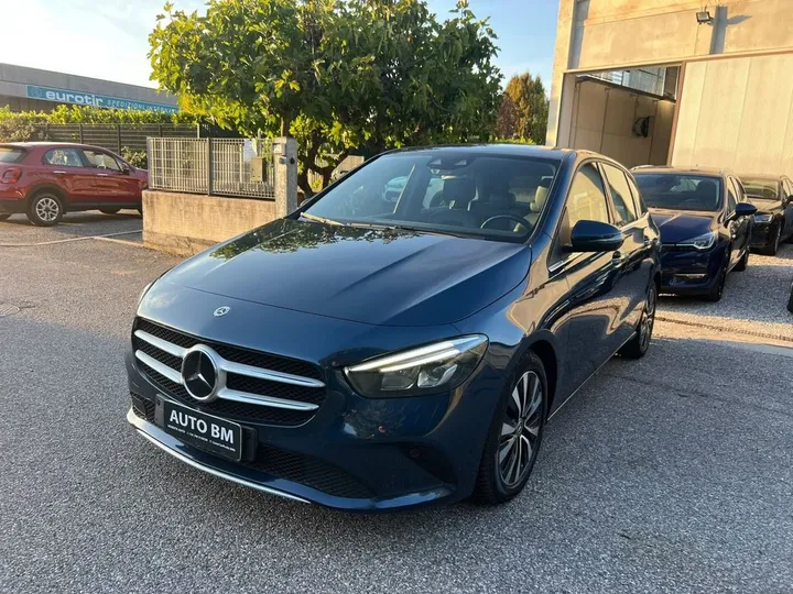 Mercedes-Benz B 180