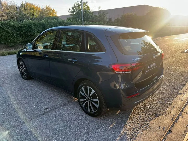 Mercedes-Benz B 180