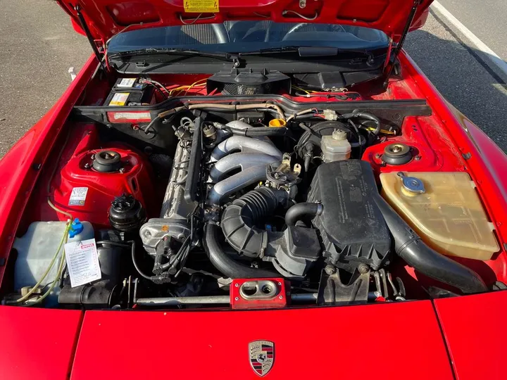 Porsche 944