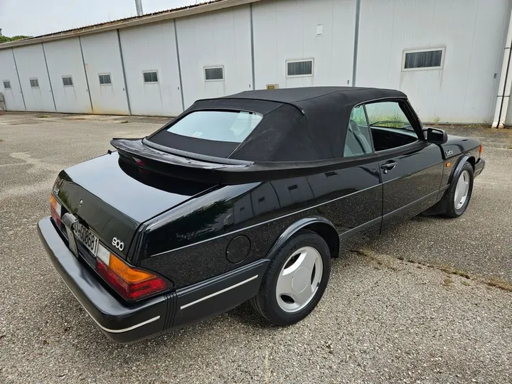 Saab 900