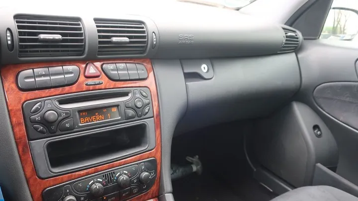 Mercedes-Benz C 180