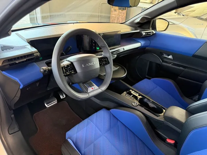 Lancia Ypsilon