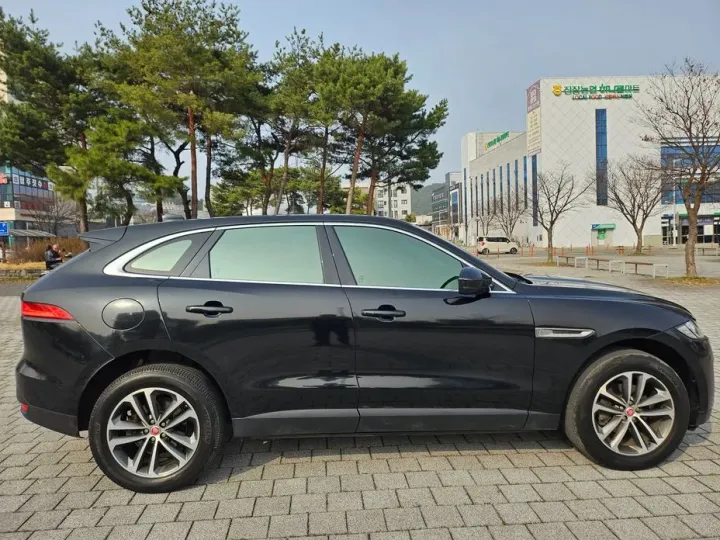 Jaguar F-PACE