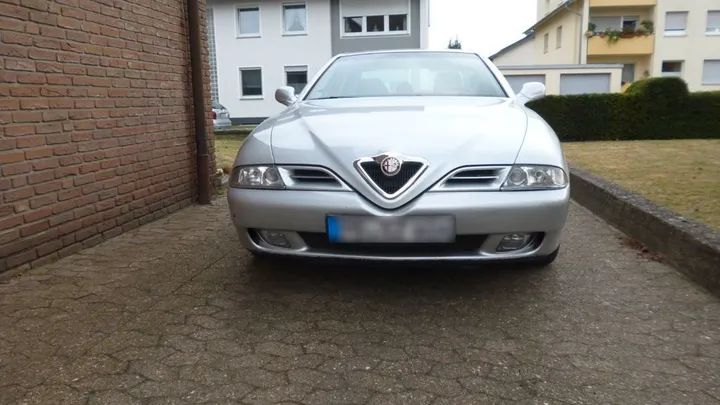 Alfa Romeo 166