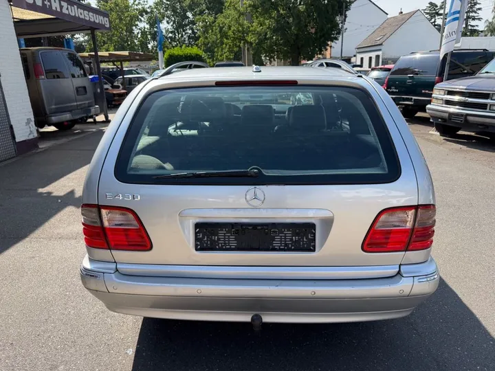 Mercedes-Benz E 430