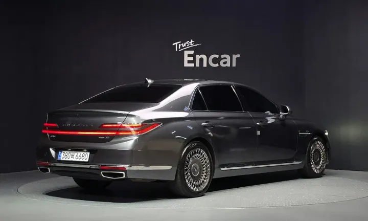 Genesis G90