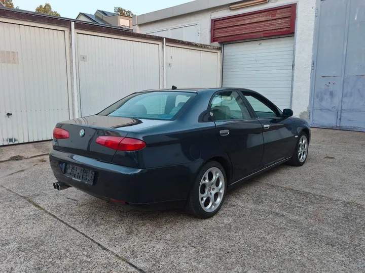Alfa Romeo 166