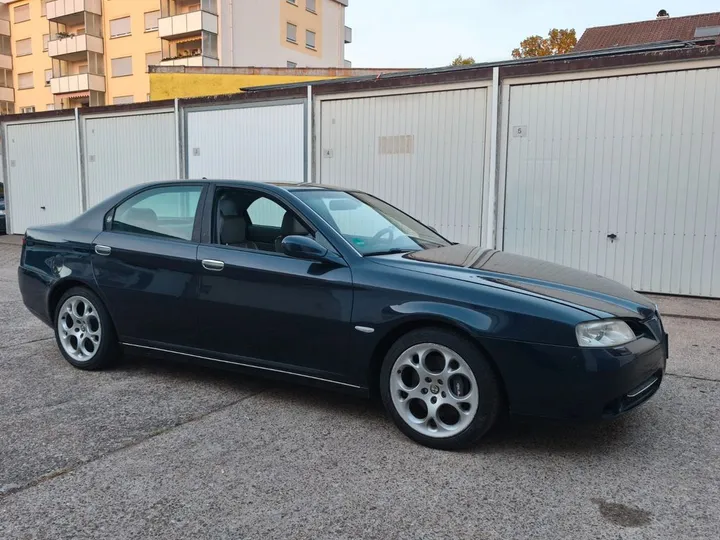 Alfa Romeo 166