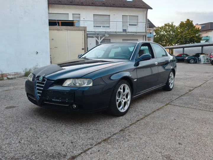 Alfa Romeo 166