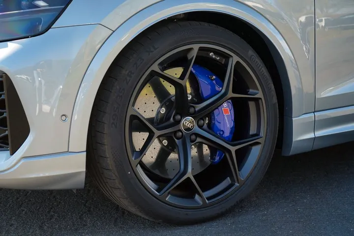 Audi RSQ8