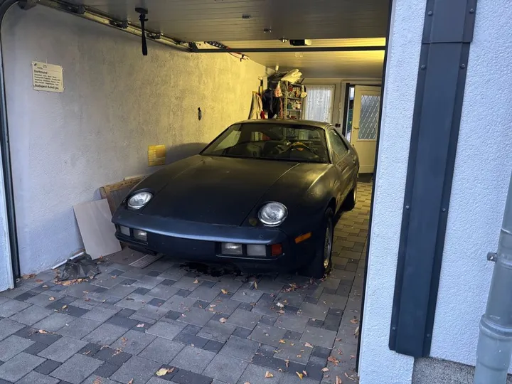Porsche 928