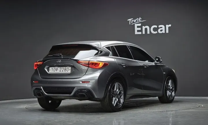 Infiniti Q30
