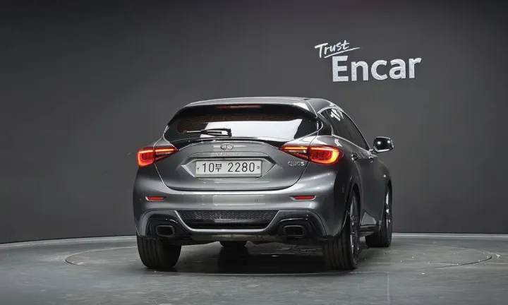 Infiniti Q30