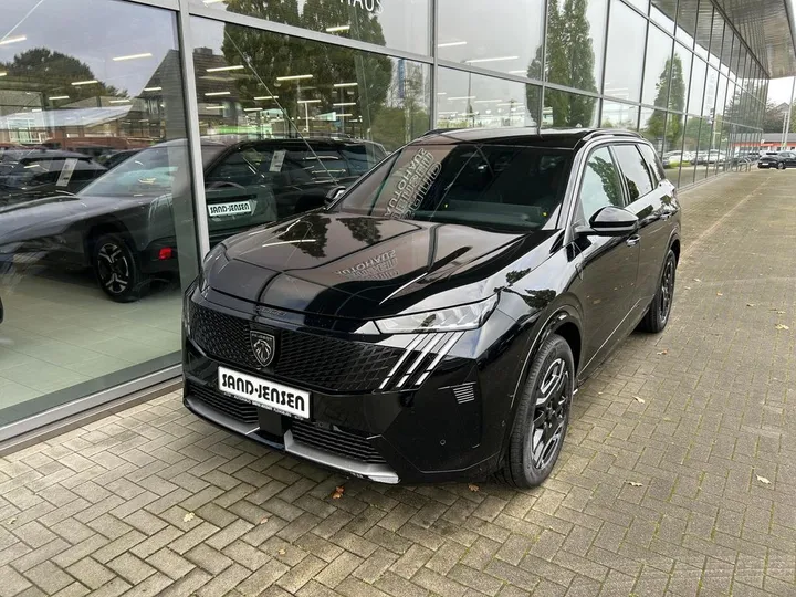 Peugeot e-5008