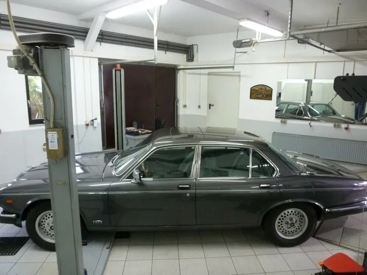 Jaguar XJ