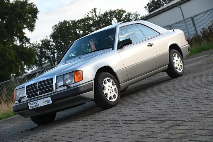 Mercedes-Benz 230