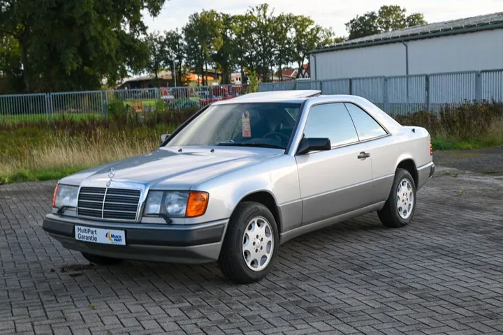 Mercedes-Benz 230