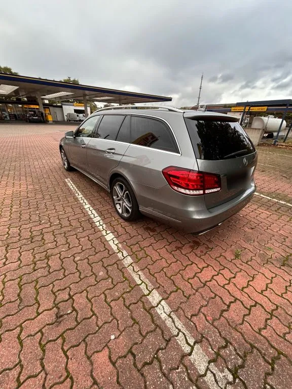 Mercedes-Benz E 220