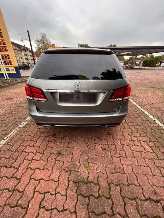 Mercedes-Benz E 220