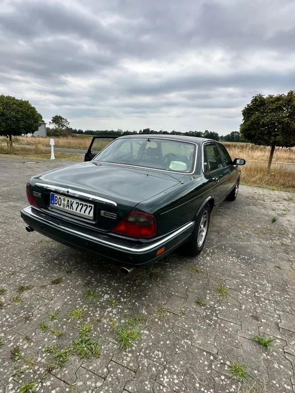 Jaguar XJ6