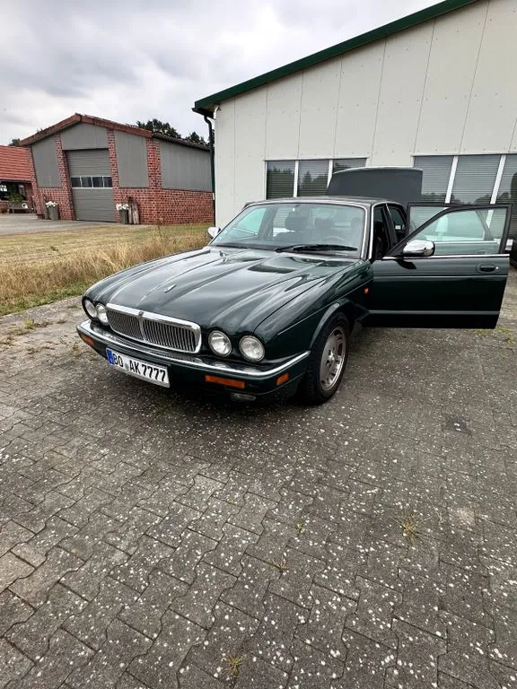 Jaguar XJ6