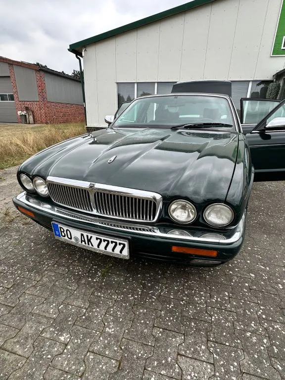 Jaguar XJ6