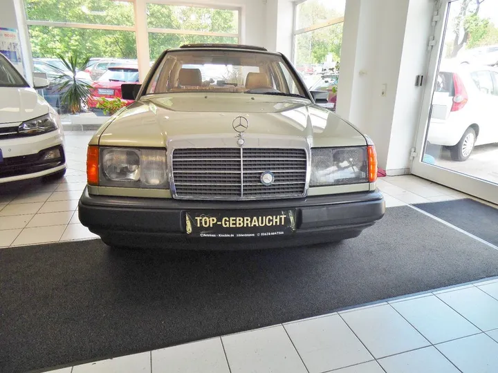 Mercedes-Benz E 230