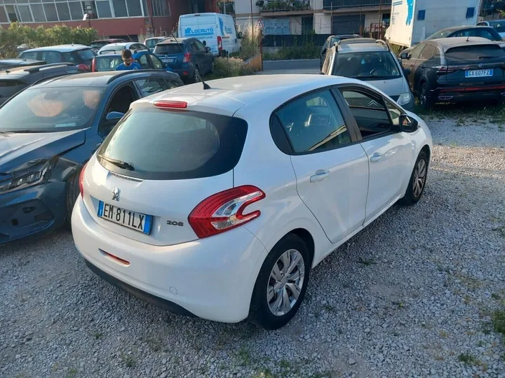 Peugeot 208