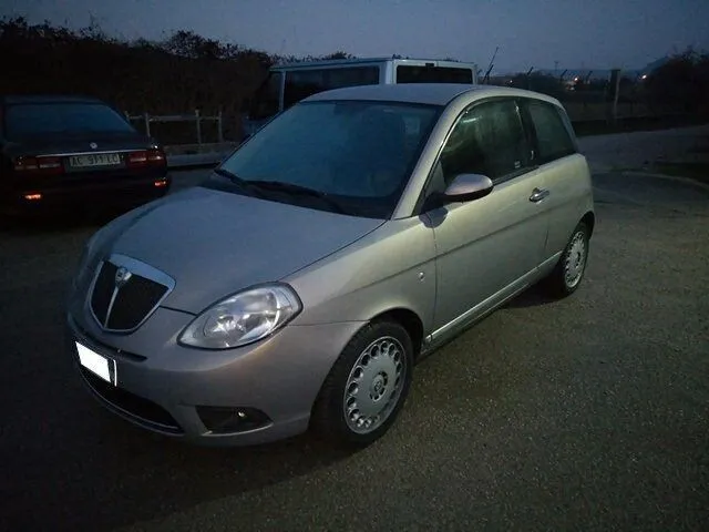 Lancia Ypsilon