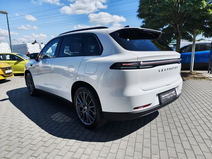 Leapmotor C10