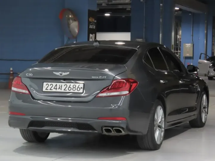 Genesis G70