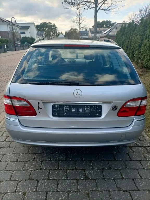 Mercedes-Benz E 220
