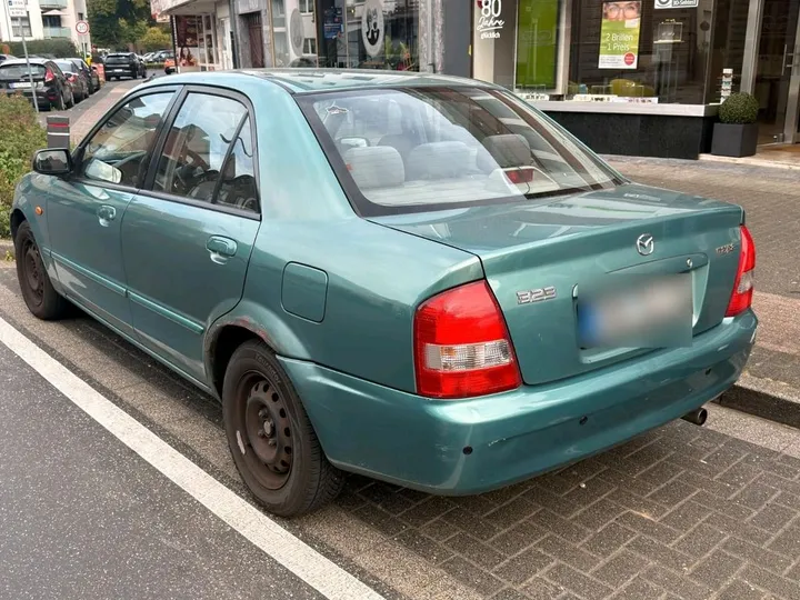 Mazda 323