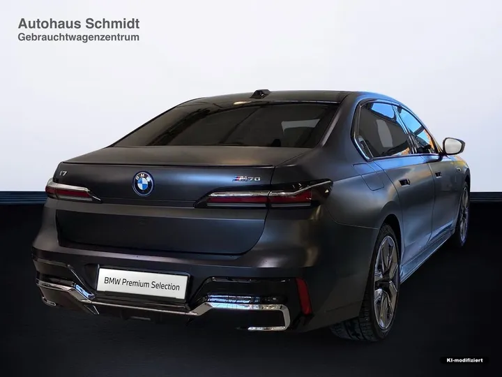 BMW i7
