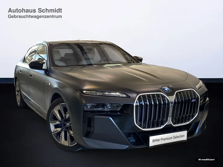 BMW i7