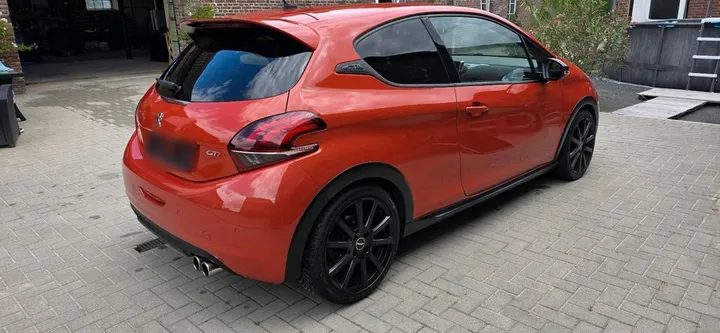Peugeot e-208
